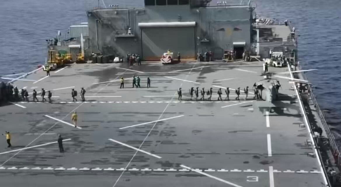 @WarMonitor🇺🇦🇬🇧: Video of US military yesterday intercepting and boarding a sanctioned oil tanker in the Pacific Ocean called the M/T Tifani.