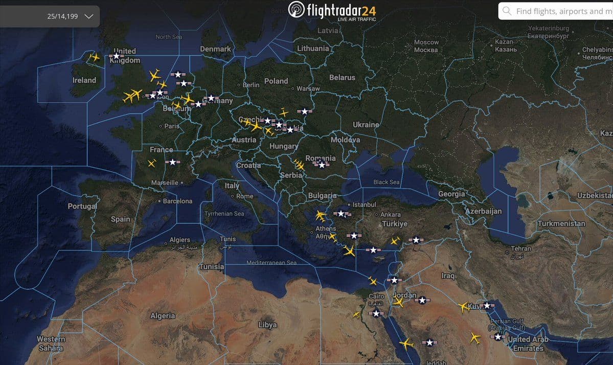 @WarMonitor🇺🇦🇬🇧: Huge amount of US airforce activity heading into the Middle East today largest I have seen in a while as ceasefire deadline quickly approaches...