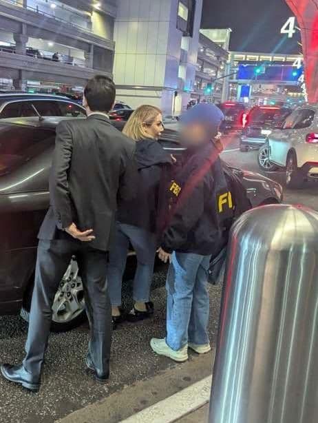 @Visegrád 24: FBI agents have arrested 44-year-old Iranian national Shamim Mafi on suspicion of trafficking weapons on behalf of the Islamic regime in Iran.
She was arrested at Los Angeles International Airport as