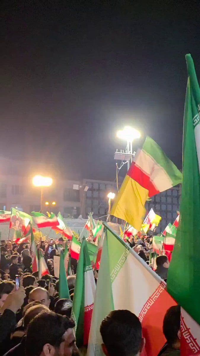 @Babak Taghvaee - The Crisis Watch: BREAKING: This video shows a Khorramshahr-2 intermediate-range ballistic missile of the IRGC Aerospace Force on display in Vali-e Asr roundabout in Tehran, the capital of Iran, tonight. The regime is