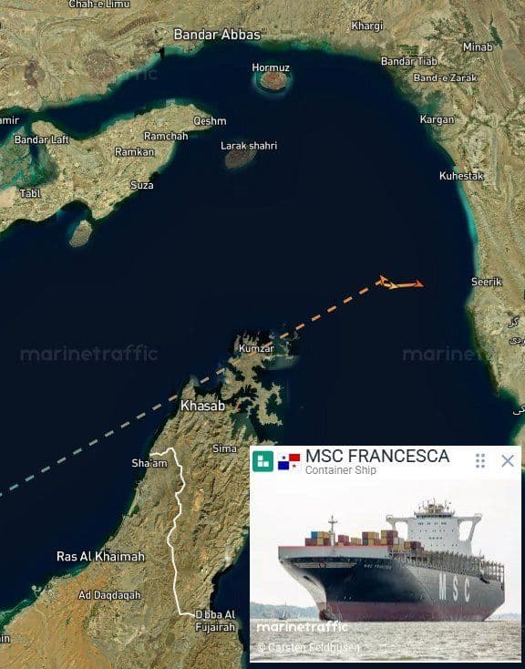 سилهای ایرانی دو کشتی حملکننده کонтینری از شرکت مسکونیک اسایسی که در دریاچه هرمز حرکت میکردند را حمله کردند. تیراندازی در یکی از کشتیها به سختی سیستم کنترلی آن وارد شد. هر دو کشتی در حال حاضر در کنار سواحل ایران متوقف شدهاند.