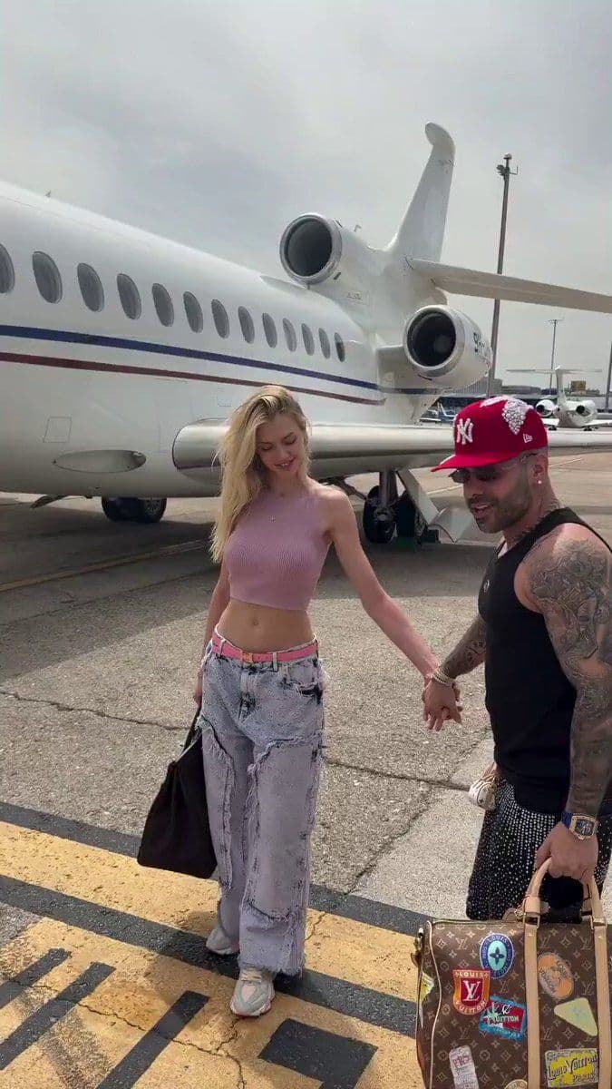 امروز دوباره یک نفرesenetter ایرانی به اعدام رسیده در حالی که کودکان آنها در خارج از کشور امنیت و لذت بر میگیرند.
این فرزند دیگری از مسئولان جمهوری اسلامی ایران است که سرپرستی کرده استensenetter