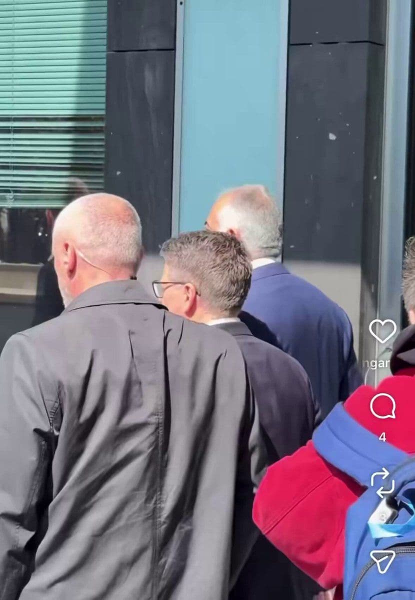 @𝐍𝐢𝐨𝐡 𝐁𝐞𝐫𝐠 🇮🇷 ✡︎: 🔴 BREAKING:
The Shah of Iran was just assaulted in Berlin by a person throwing a substance at him. It could be paint, or a food item.
He needs FAR better security.
What if that man had a knife?