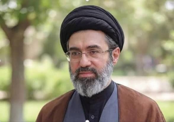 MJ Tobaccیپرست سید محمد خامنهای در یک پناهگاه دسترسی سخت دار با ورود محدود، معمولاً توسط کارکنان پزشکی محاط میباشد. - نیویورک تایمز