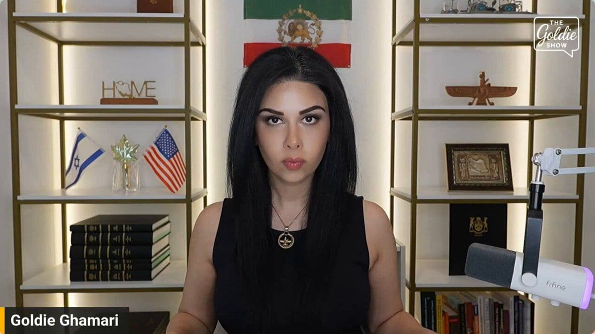 اوهگرای چپ تروریستاند.
آنها در سال ۱۹۷۹ ایران را با حمایت از نازیهای مسلمان ویران کردند. اکنون در غرب همین کار را میکنند.
و بالای همه این، این تروریستان چپگرای افسرده کاملاً