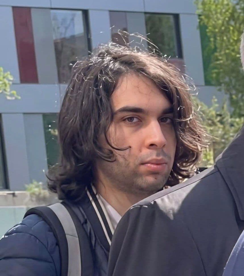 @Visegrád 24: The man who threw tomato sauce on Reza Pahlavi in Germany has been identified as Pedram Hossein Monfared.
Monfared is an art student in Berlin who happens to be the son of an IRGC.
Why is Europe al