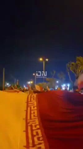 کриز واتچ: بروزرسانی شده: شب минه، سилهای اسرائیلی آمادگی سیستمهای دفاعی هوایی در مکانهای استراتژیک مختلف در ایران، به ویژه در تهران، پایتخت کشور، را آزمایش کردند. این ویدیو نشاندهنده عملیات دفاعی هوایی است.