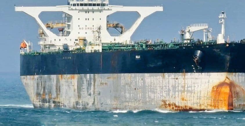 @🇮🇷LiveIranNews🇮🇱: ⚡🇺🇸🦀بازگشت نفتکش فرسوده به خط؛ رژیم تروریستی جمهوری اسلامی در آستانه بحران ذخیرهسازی نفت/بر اساس گزارش تانکر ترکرز، با ادامه محاصره دریایی بنادر جنوبی که وارد دوازدهمین روز شده، رژیم تروریستی جمهو