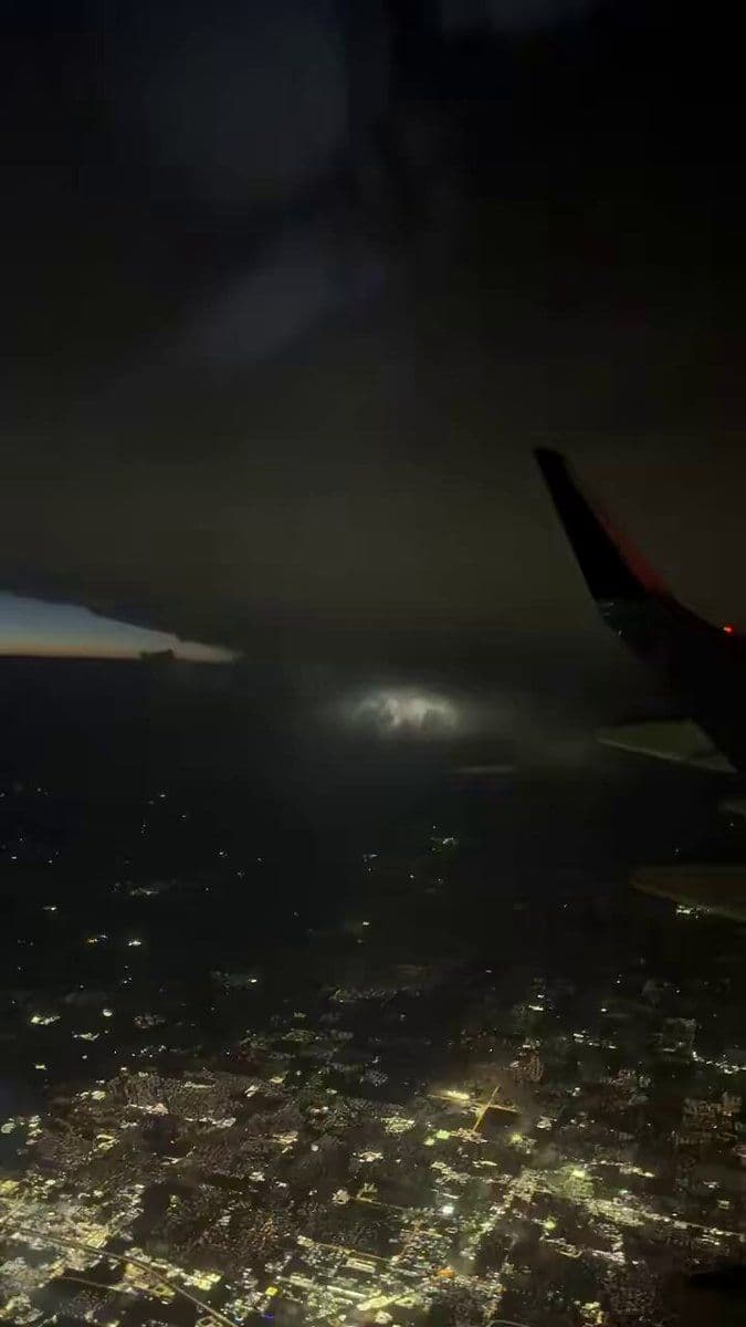 @Open Source Intel: Footage from an airplane captures a tornado striking Vance Air Force Base in Enid, Oklahoma.
@benlevine_