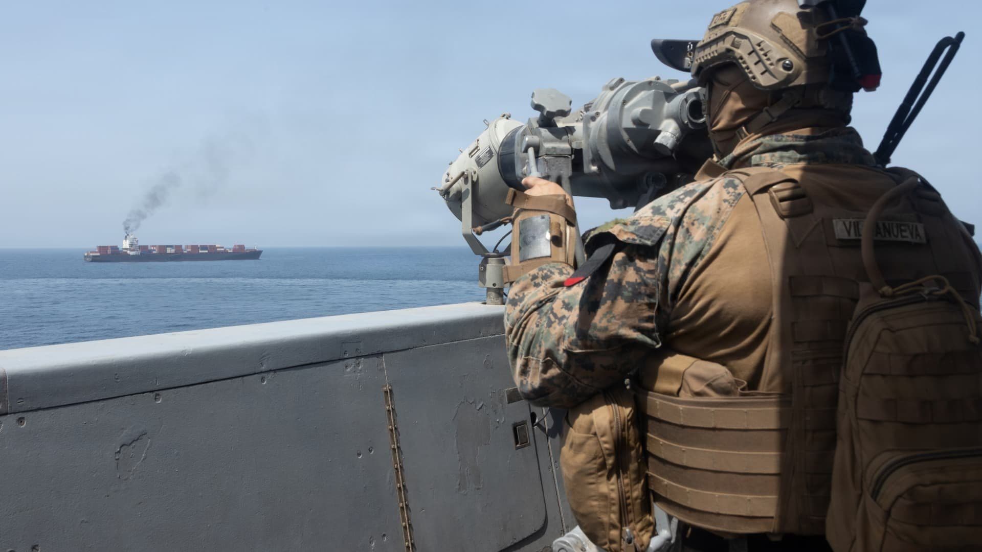 @Visegrád 24: Trump has ordered the United States Navy to "shoot and kill" any Iranian boats caught laying mines in the Strait of Hormuz.
The decision was made after the interception of two oil supertankers that w