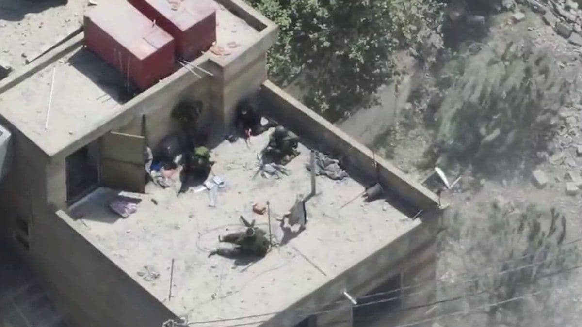 @Open Source Intel: WILD FOOTAGE 🔴
Yesterday, IDF footage showed Israeli paratroopers engaging six Hezbollah gunmen in Bint Jbeil, southern Lebanon. Two were killed in the firefight and four more in a follow-up airstr