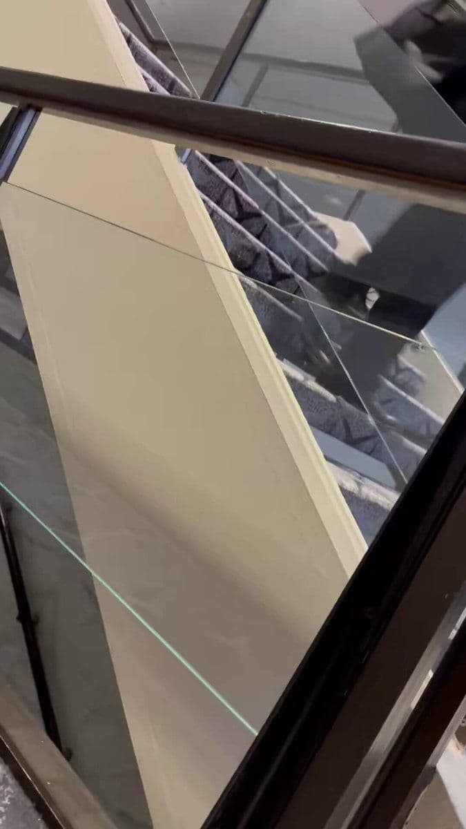 @Open Source Intel: New video shows the red carpet moments following a shooting at the White House Correspondents’ Dinner.
@KevinPWalling