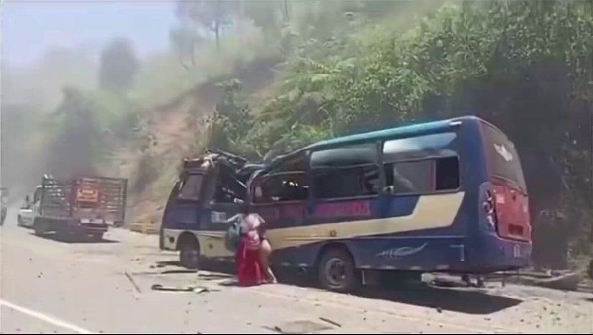 @Open Source Intel: ICYMI: A highway bombing in Colombia kiIIed 14 people and wounded at least 38, including 5 children, just one month before the presidential election.
President Petro blamed Iván Mordisco, one of the