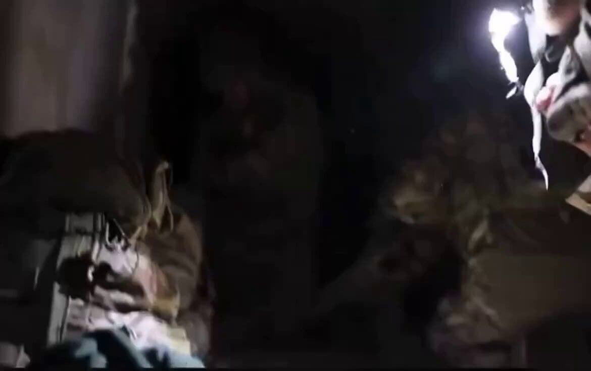 @Babak Taghvaee - The Crisis Watch: I think I now understand why the British government is afraid of going to war with Iran. This video released by the UK MOD shows British troops on deployment, most likely in Kuwait, terrified in their