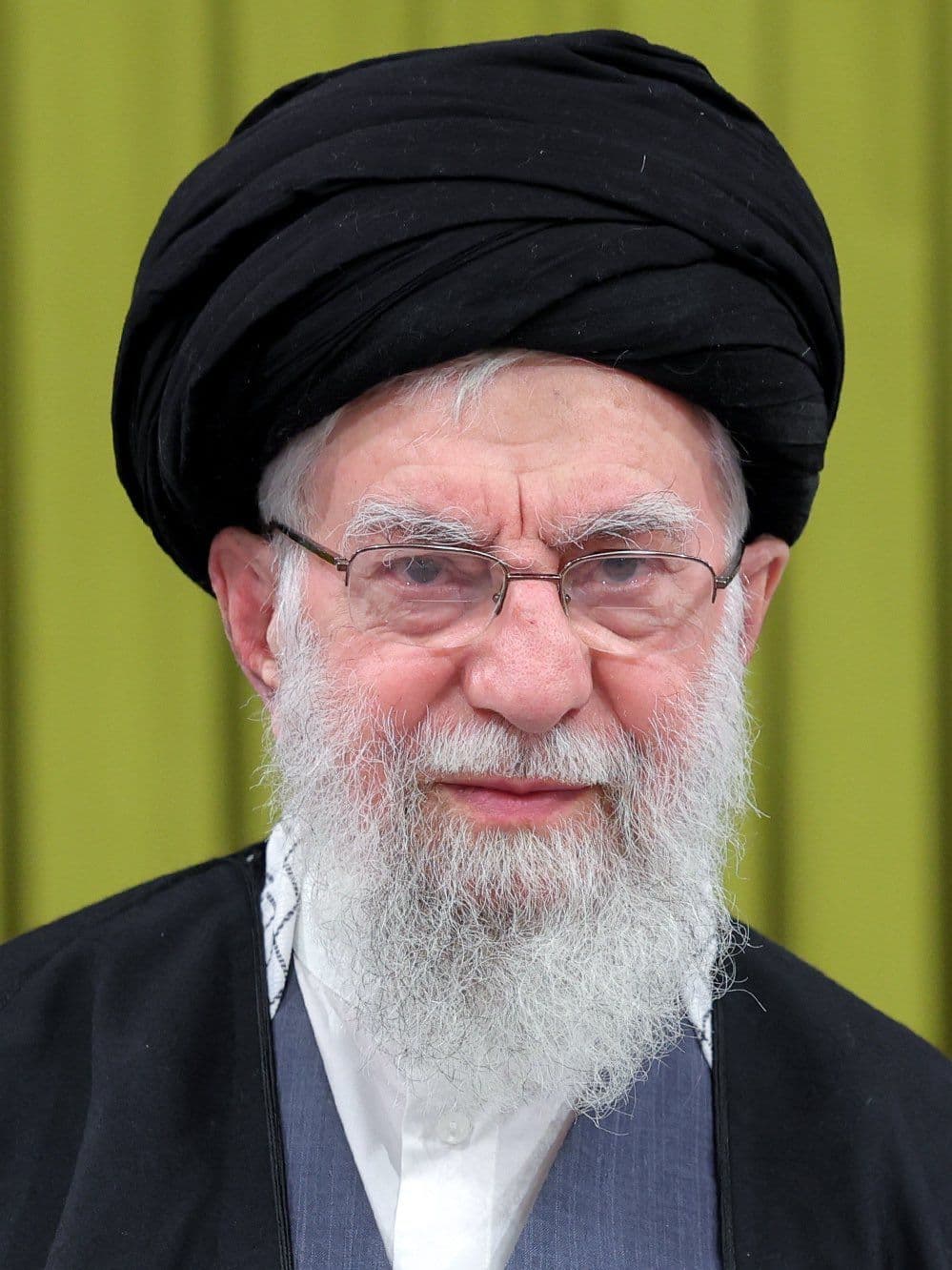 @𝐍𝐢𝐨𝐡 𝐁𝐞𝐫𝐠 🇮🇷 ✡︎: Khamenei Senior's corpse has been in a freezer for two months and two days.
They haven't buried him yet.
Maybe they never will.
