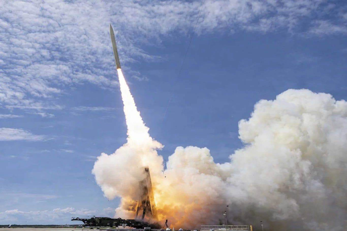 @Visegrád 24: Bloomberg reports that U.S. Central Command has requested deployment of the Army’s Long-Range Hypersonic Weapon (LRHW), known as Dark Eagle, to the Middle East for possible use against Iran.
Dark Ea