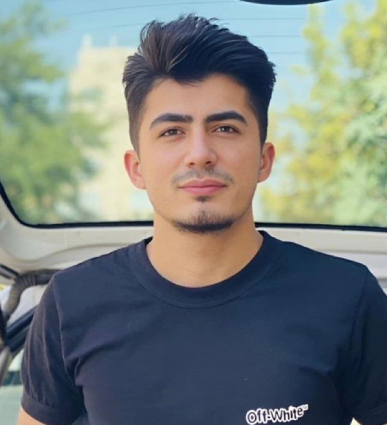 @Visegrád 24: The Islamic Regime in Iran hanged the 28-year-old barber Mehrab Abdollahzadeh today.
He was arrested in October 2022 for protesting after the Mahsa Amini’a killing.