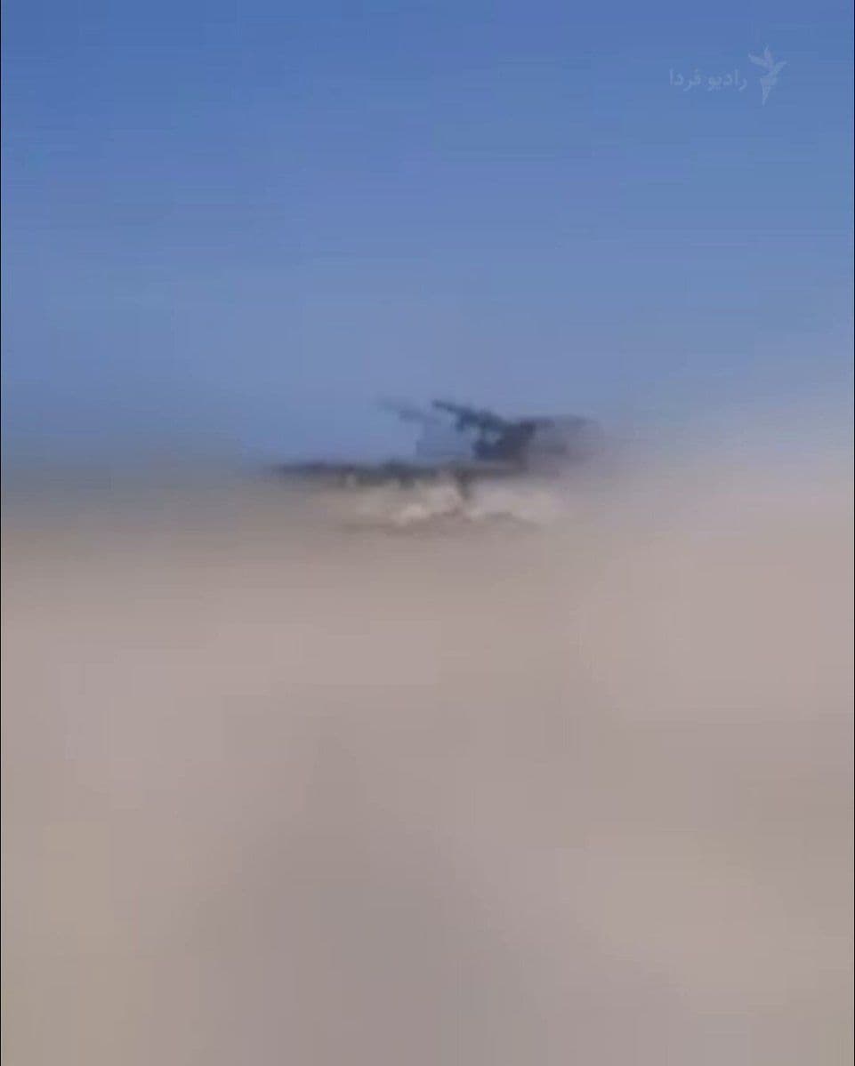 @RadioFarda|راديو فردا: Images of missile launches that Tasnim News Agency claims were fired as a warning to American warships.
CENTCOM announced on Monday that American destroyers have entered the Persian Gulf after passin