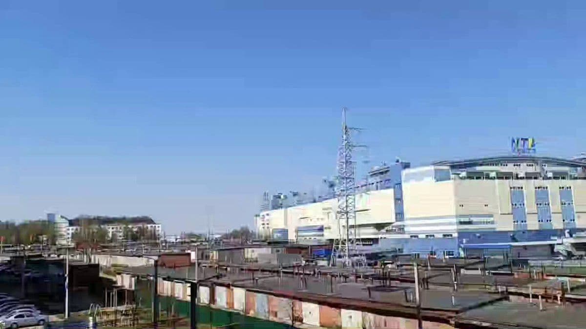 @Open Source Intel: Explosions and heavy black smoke at the VNIIR-Progress plant in Cheboksary, Russia. At least three strikes reported.
The factory builds Kometa antenna arrays and GNSS navigation systems fitted to Sha