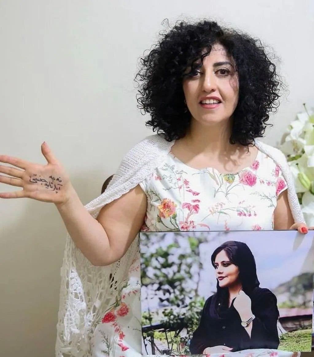 @Masih Alinejad 🏳️: The Iranian regime wants to kill Narges Mohammadi because they are afraid of the voice of opposition from inside the country.
She is a a Nobel Peace Prize winner, a symbol of courage and peace. But