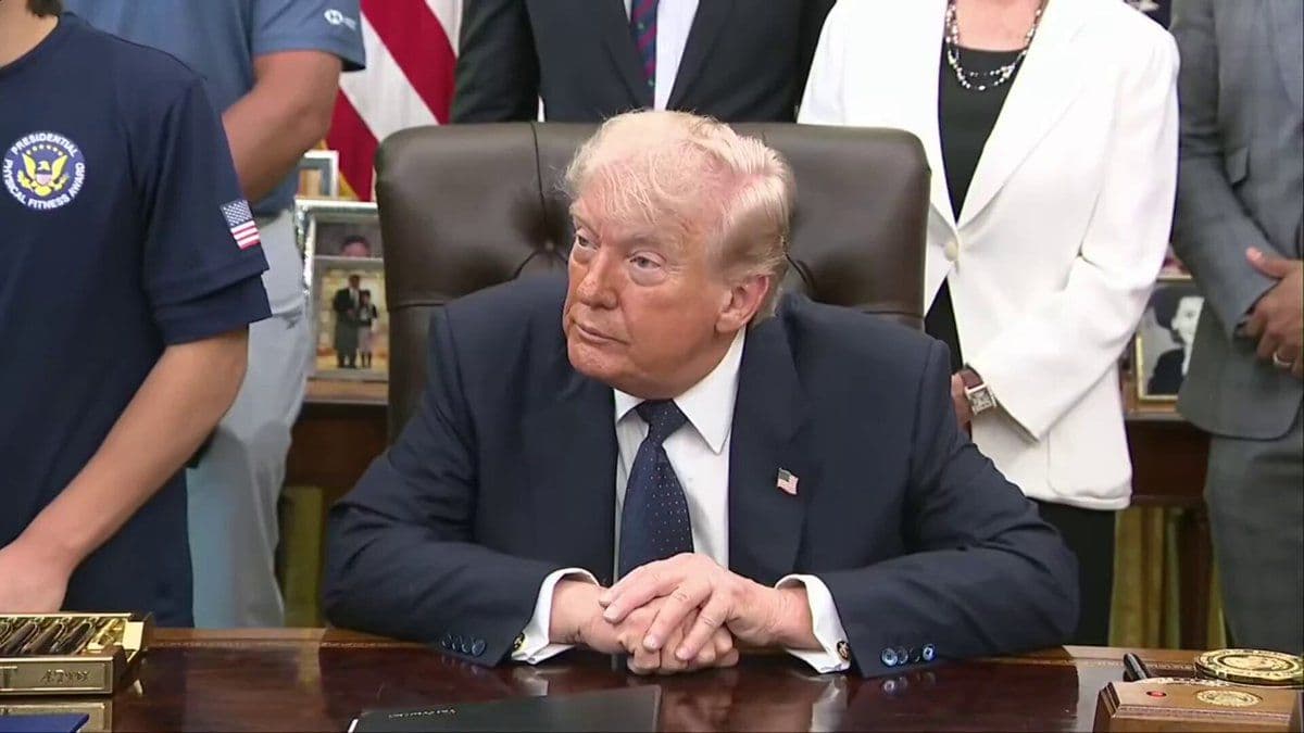 @Open Source Intel: REPORTER: Do you plan to arm Iranians?
PRESIDENT TRUMP: "They want to protest so badly, but they don't have weapons."
"I won't say that...but they don't have any guns."
"5 or 6 sick people with gun