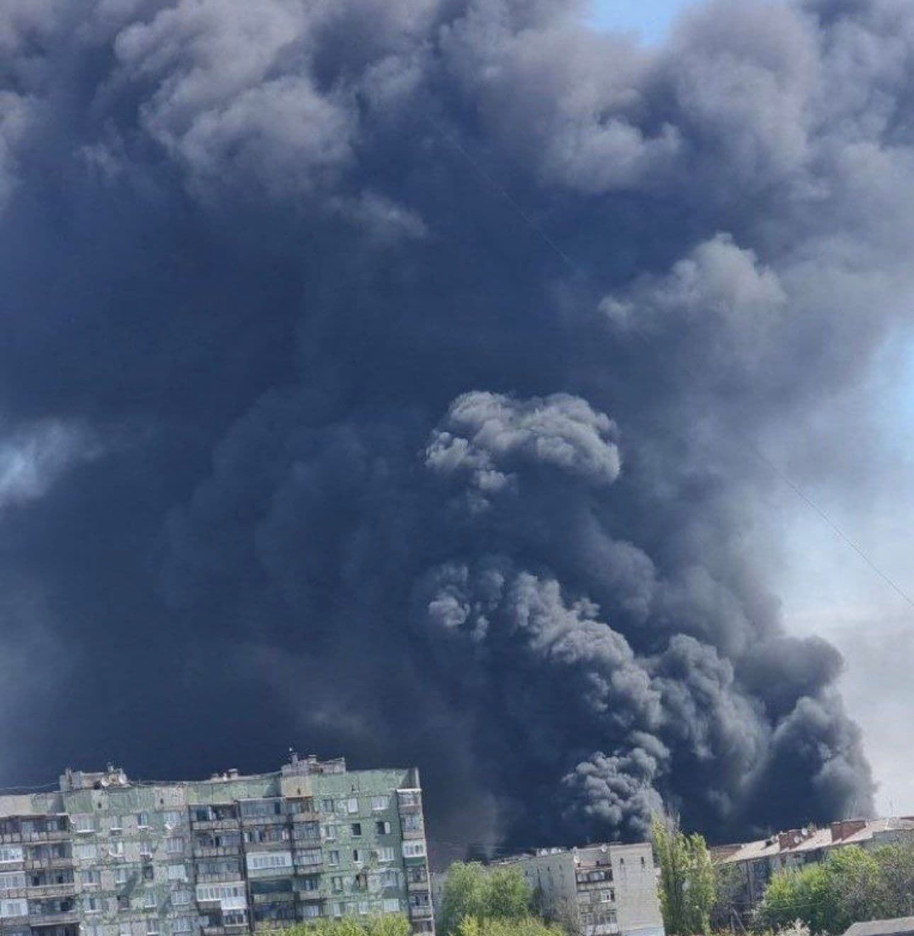 @Visegrád 24: Russia is breaking against today’s 24h ceasefire announced unilaterally by Ukraine.
They attacked Kharkiv, Odesa & Zaporizhzhia with 108 drones, 3 missiles & KAB glide bombs
Russia has unilaterally