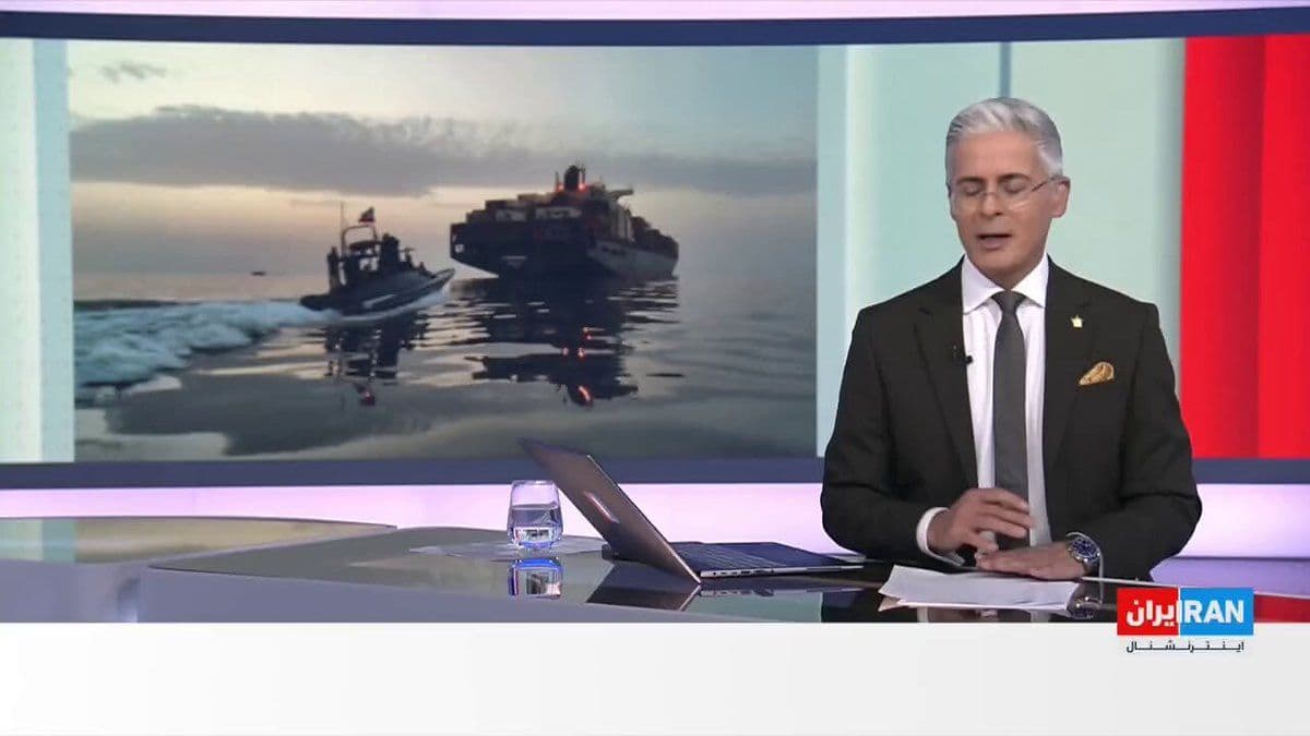 @ايران اينترنشنال: Trump announced that the "Freedom Project" for the safe passage of ships through the Strait of Hormuz has been temporarily suspended following Pakistan's request and progress in negotiations with repr
