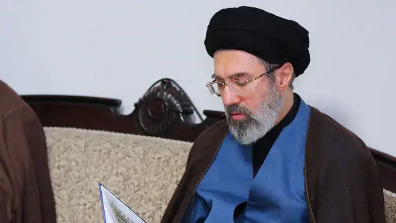@Eli Afriat 🇮🇱: 🚨🇮🇷Iranian President Fazlakhian claimed to have recently met with Supreme Leader Mojtaba Khamenei.
Do you believe him?