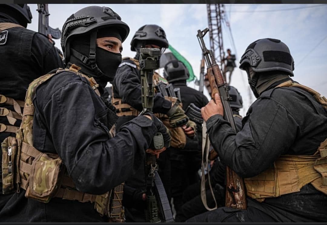 @✡︎𝐋𝐢𝐯𝐞𝐈𝐫𝐚𝐧𝐍𝐞𝐰𝐬🇮🇷🇮🇱: ⚡🇸🇾دولت احمد الشرع از بازداشت چند مقام و فرمانده ارشد وابسته به حکومت سابق بشار اسد و گروهک تروریستی سپاه پاسداران خبر داد؛ افرادی که به مشارکت در جنایات جنگی و سرکوب خشونتآمیز شهروندان سوری متهم ش