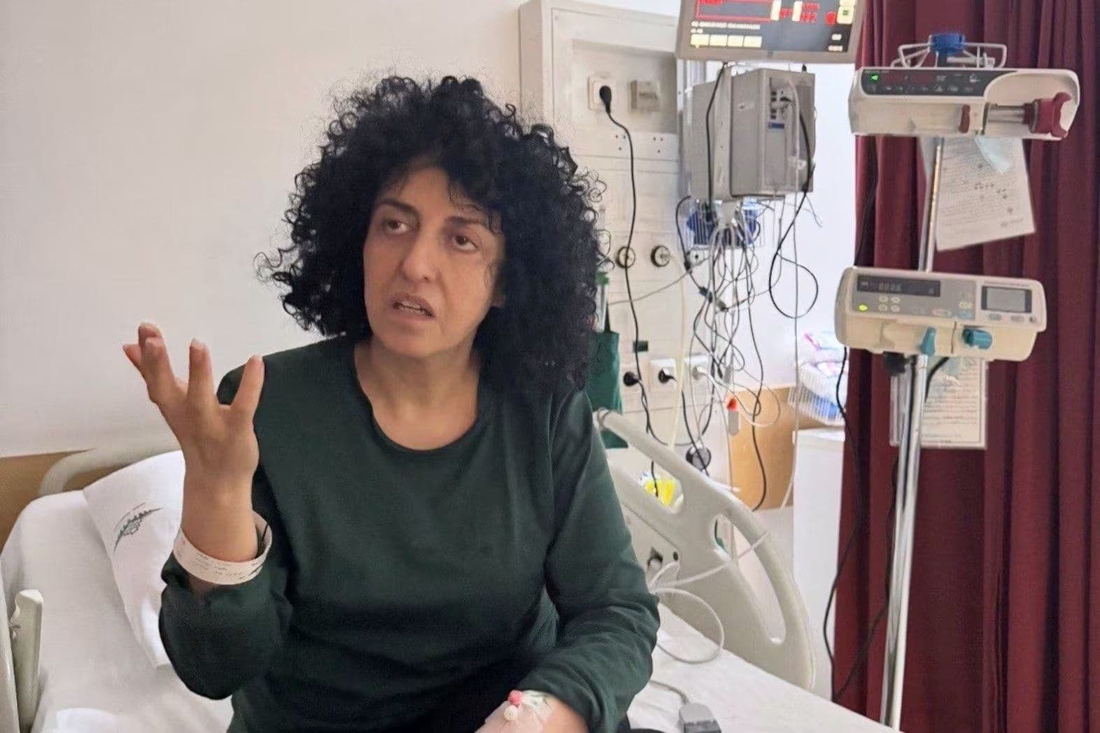 @Visegrád 24: The Islamic regime in Iran has temporarily released Nobel Peace Prize laureate and human rights activist Narges Mohammadi from prison due to a sharp deterioration in her health.
Mohammadi was freed o