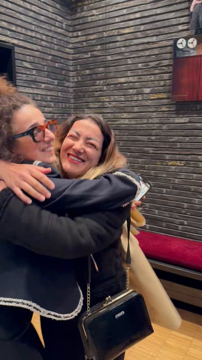 @Masih Alinejad 🏳️: This is the moment I met one of my heroes for the first time.
For years, we wrote about brave Iranian protesters from far away. We spoke about a young woman who lost both eyes after the Islamic Republ