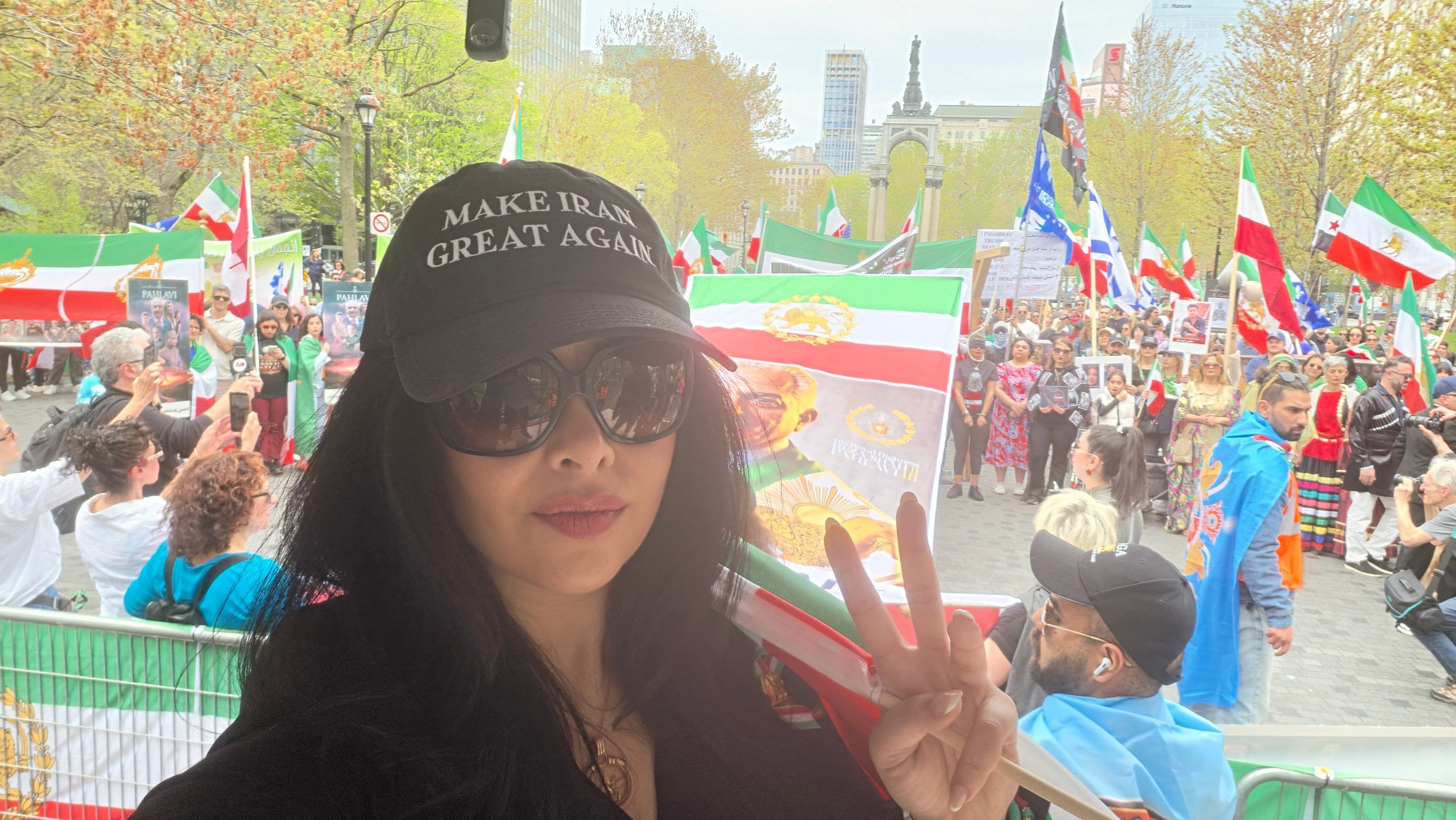 @Goldie Ghamari | گلسا قمری 🇮🇷: Honoured to join the Iranian-Canadian community in Montreal today to be a voice for the people of Iran fighting for freedom and democracy against the terrorist Islamic Regime.
سپاس از هم میهنان باشرف