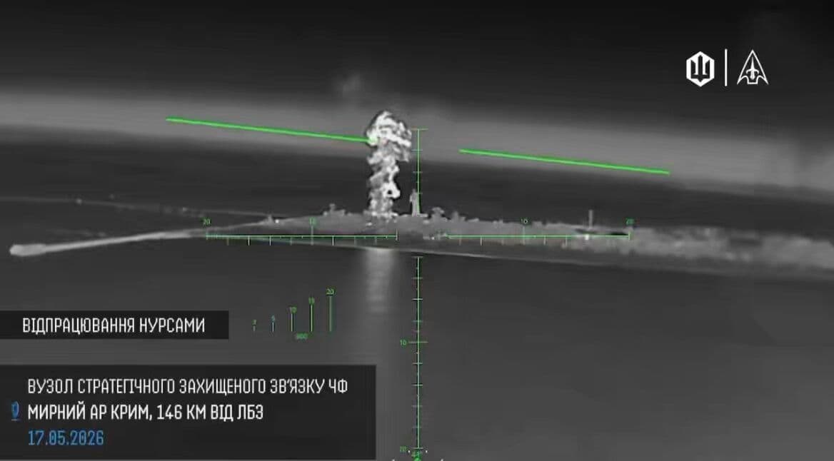 @WarMonitor🇺🇦🇬🇧: Insane video of Ukrainian FP1 drones launching salvos of missiles mid air at Russian Black Sea fleet military positions in Crimea suppressing incoming fire.