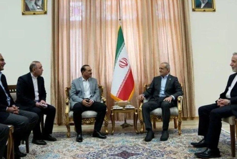 @✡︎𝐋𝐢𝐯𝐞𝐈𝐫𝐚𝐧𝐍𝐞𝐰𝐬🇮🇷🇮🇱: ⚡🇵🇰🇺🇸🦀عاصم منیر، رئیس ستاد کل ارتش پاکستان، در سفر خود به تهران پیامهای دولت آمریکا را به رژیم تروریستی جمهوری اسلامی منتقل کرده است؛ پیامهایی که بخشی از آن شامل هشدار درباره احتمال ازسرگیری جن