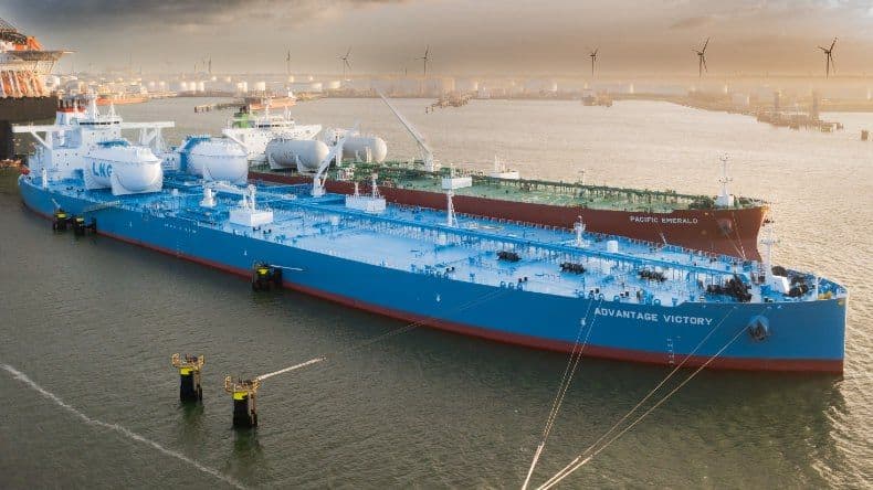 @✡︎𝐋𝐢𝐯𝐞𝐈𝐫𝐚𝐧𝐍𝐞𝐰𝐬🇮🇷🇮🇱: ⚡🇺🇸🦀The American company Chevron announced that 6 of its ships are present in the Strait of Hormuz and will not pay any transit fees to the terrorist regime of the Islamic Republic.
According to t