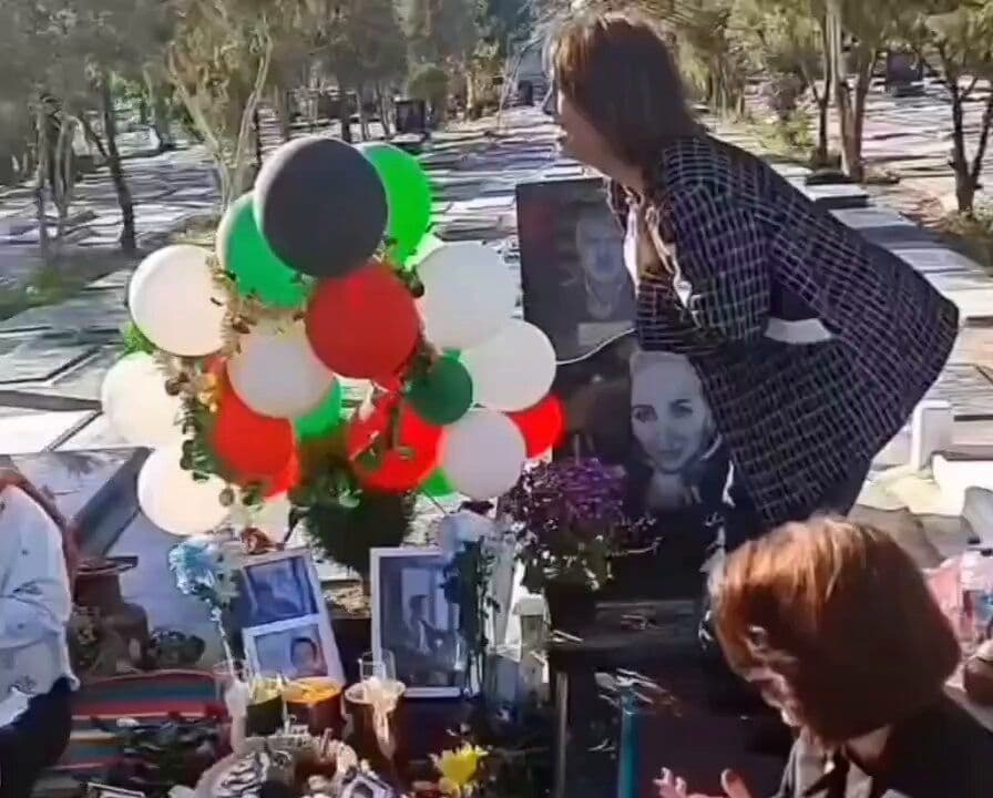@✡︎𝐋𝐢𝐯𝐞𝐈𝐫𝐚𝐧𝐍𝐞𝐰𝐬🇮🇷🇮🇱: 🚨Don’t stop talking about Iran.
Sajad Raadi should have been celebrating his 20th birthday with his family.
Instead his mother stood over his grave with candles and tears.
Around her were other gri