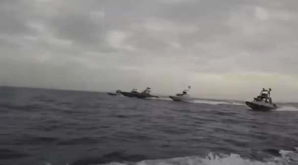 @WarMonitor🇺🇦🇬🇧: Footage has been released of a group of Iranian gunboats patrolling the strait of Hormuz by Iran these are the same type of boats involved in shooting at tankers and US warships.