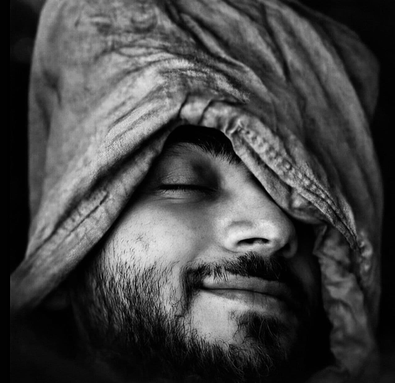 @✡︎𝐋𝐢𝐯𝐞𝐈𝐫𝐚𝐧𝐍𝐞𝐰𝐬🇮🇷🇮🇱: 🚨Don’t stop talking about Iran.
Some things never leave your soul…
Like the body of 21 year old Amir Izadi, covered in blood… yet somehow still smiling.
A smile frozen between life and death.
A youn