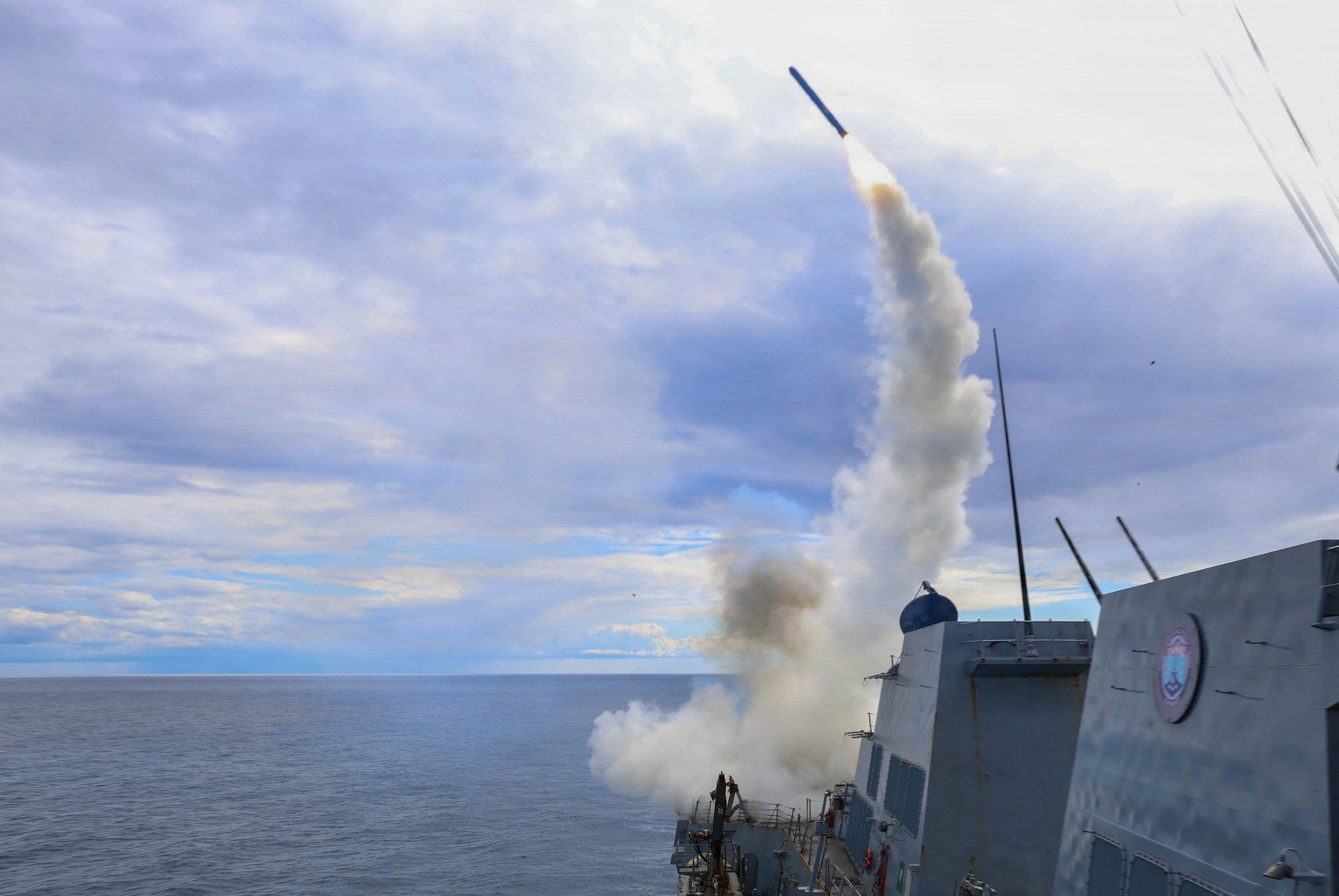 @Visegrád 24: US strikes Iran with 49 Tomahawk missiles. Iran claims it has closed the Strait of Hormuz
Following Donald Trump’s statement that he would “hit Iran hard,” the United States launched a major attack o