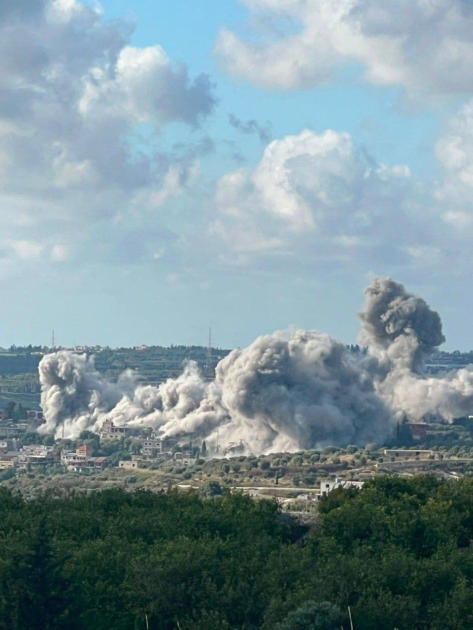 @✡︎𝐋𝐢𝐯𝐞𝐈𝐫𝐚𝐧𝐍𝐞𝐰𝐬🇮🇷🇮🇱: ⚡🇮🇱🇱🇧 Israeli fighter jets targeted the village of Qusayr al-Ruz/Reports from southern Lebanon indicate that Israeli fighter jets carried out two airstrikes on the village of Qusayr al-Ruz. These