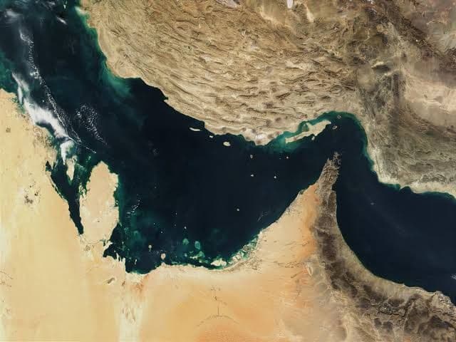 @Babak Taghvaee - The Crisis Watch: BREAKING: In response to an IRGC Navy one-way attack drone strike against a commercial vessel accused of violating orders related to the closure of the Hormuz Strait, the U.S. Navy conducted retaliato
