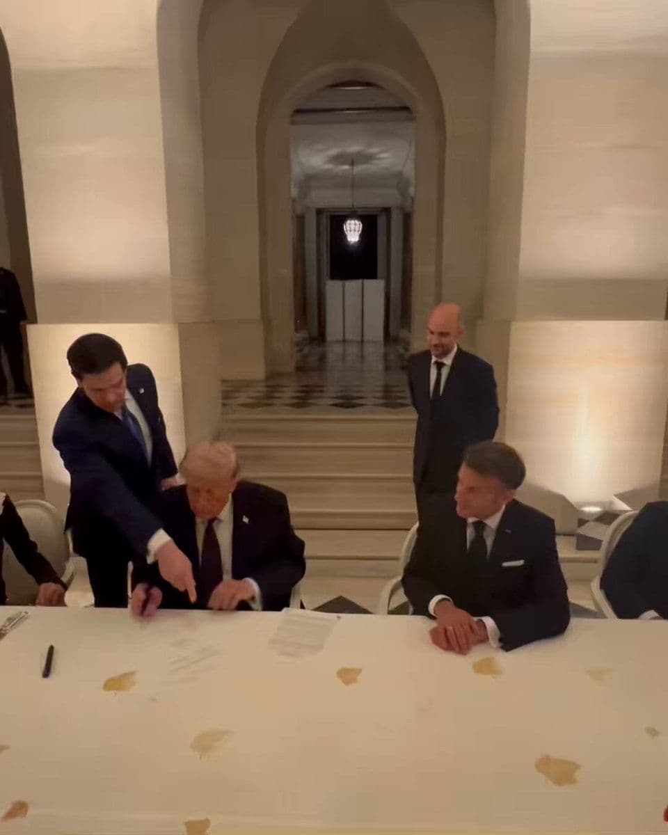 @Open Source Intel: French President Emmanuel Macron:
"President Trump signed tonight at Versailles the agreement between Iran and the United States.
This agreement paves the way for lasting peace and allows the reopen