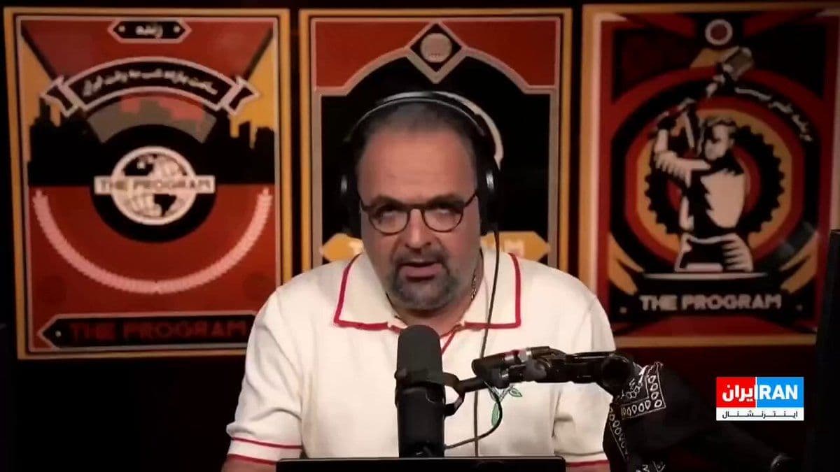 @ايران اينترنشنال: مجتبی خامنهای: علیالاصول؛ گردن نمیگیرم، پس هستم!
این روزها یک عبارت تازه وارد ادبیات سیاسی جمهوری اسلامی شده که به نظر میرسد قرار است سالها سوژه طنز باشد: «علیالاصول».
ماجرا از جایی شروع شد که