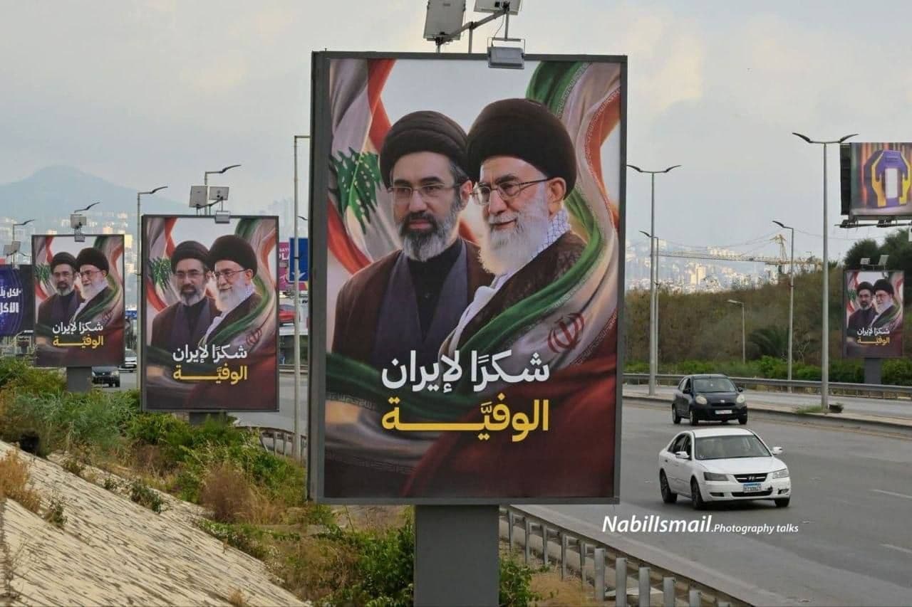@✡︎𝐋𝐢𝐯𝐞𝐈𝐫𝐚𝐧𝐍𝐞𝐰𝐬🇮🇷🇮🇱: ⚡🇱🇧🦀لبنان بنرهای خامنهای و تبلیغات رژیم تروریستی جمهوری اسلامی را از اطراف فرودگاه بیروت جمع آوری میکند./وزیر کشور لبنان اعلام کرد تمامی تابلوها و بنرهای «تشکر از جمهوری اسلامی ایران» در مسیر منت