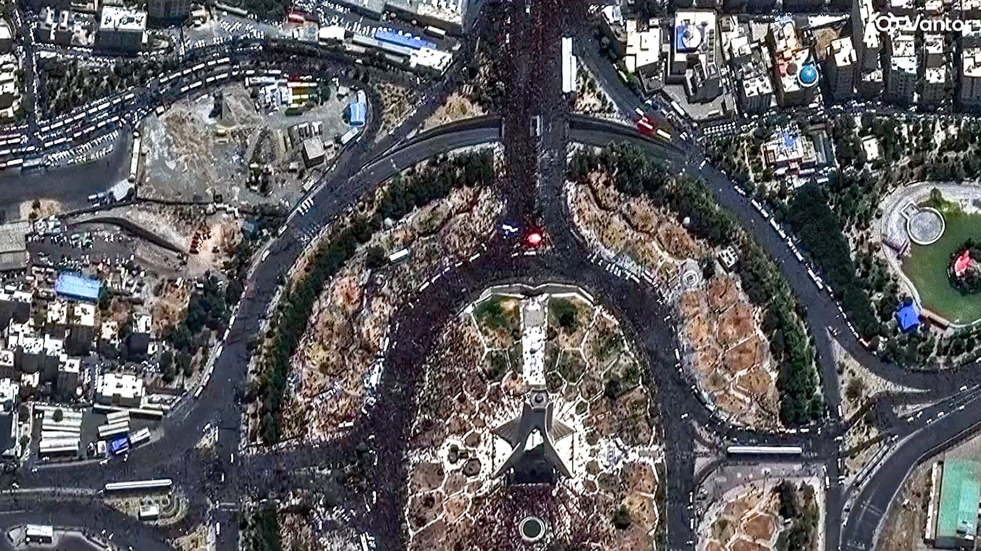 @Babak Taghvaee - The Crisis Watch: Breaking: Satellite images taken by Vantor and released today provide new evidence challenging the Islamic regime of Iran's claims about the number of participants at the funeral of dictator Ali Khame