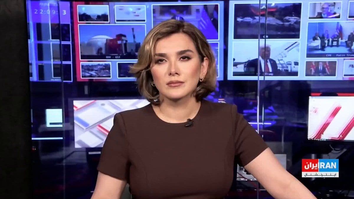 @ايران اينترنشنال: اسرائیل هیوم گزارش داد پس از آنکه عباس عراقچی به فرستادگان دونالد ترامپ گفت نمیتواند تضمین کند حملههای سپاه پاسداران در تنگه هرمز ادامه پیدا نکند، ترامپ تصمیم به حمله به اهداف نظامی در ایران گرفت.