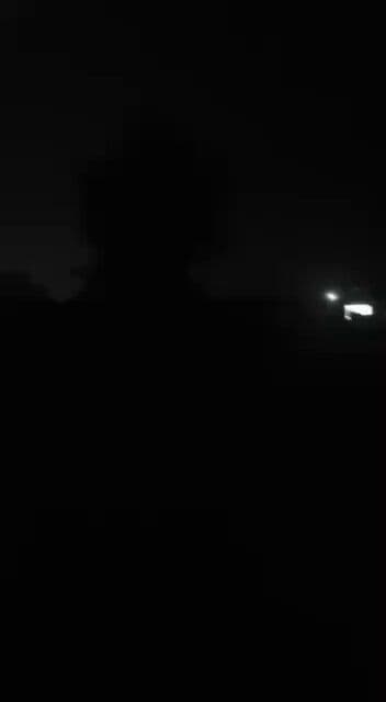 @✡︎𝐋𝐢𝐯𝐞𝐈𝐫𝐚𝐧𝐍𝐞𝐰𝐬🇮🇷🇮🇱: 🚨🇺🇸🦗
US airstrike on the Islamic Republic Terrorist Regime's army airbase in Konarak / At least 5 powerful explosions reported in Konarak. Local sources say US fighter jets have targeted the Islam