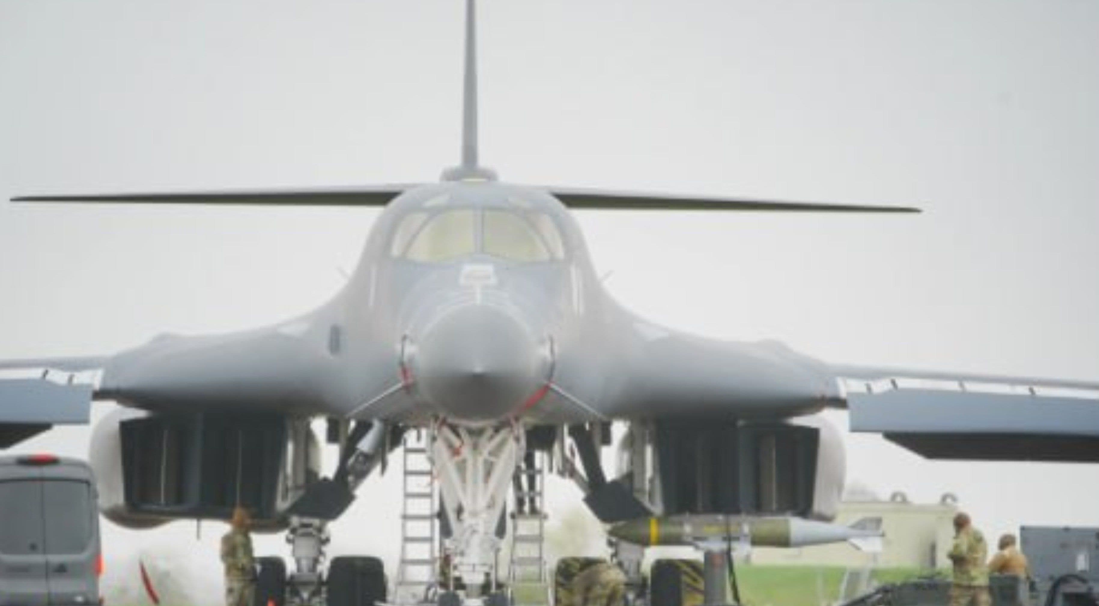 @✡︎𝐋𝐢𝐯𝐞𝐈𝐫𝐚𝐧𝐍𝐞𝐰𝐬🇮🇷🇮🇱: ⚡🇺🇸🦀
Axios: U.S. Long-Range B-1 Bomber Targets IRGC Positions
Axios reported, citing U.S. officials, that a U.S. Air Force B-1 bomber took off from a base in Britain on Tuesday and bombed targets b