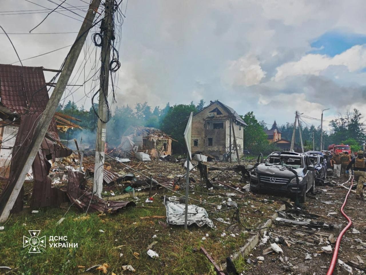 @✡︎𝐋𝐢𝐯𝐞𝐈𝐫𝐚𝐧𝐍𝐞𝐰𝐬🇮🇷🇮🇱: 🚨🇷🇺🇺🇦
Reports: Russian missile strike on a drone manufacturer's exhibition in Kyiv Oblast leaves at least 6 dead
According to reports, one of the targets of today's Russian attack on Kyiv Obl