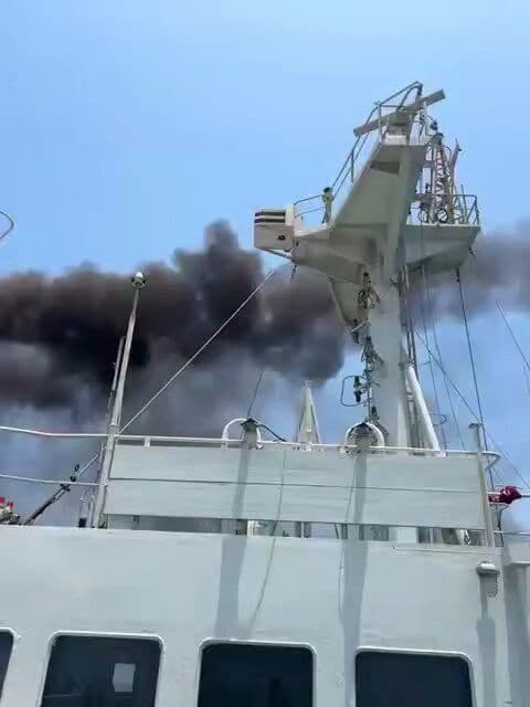@✡︎𝐋𝐢𝐯𝐞𝐈𝐫𝐚𝐧𝐍𝐞𝐰𝐬🇮🇷🇮🇱: 🚨🇺🇸🦀
سنتکام یک نفتکش مرتبط با رژیم اشغالگر جمهوری اسلامی را در دریای سرخ از کار انداخت
سنتکام اعلام کرد در ۲۴ ژوئیه نفتکش «لاوین» با پرچم موزامبیک را پس از نادیده گرفتن مکرر هشدارها و تلاش برای شک